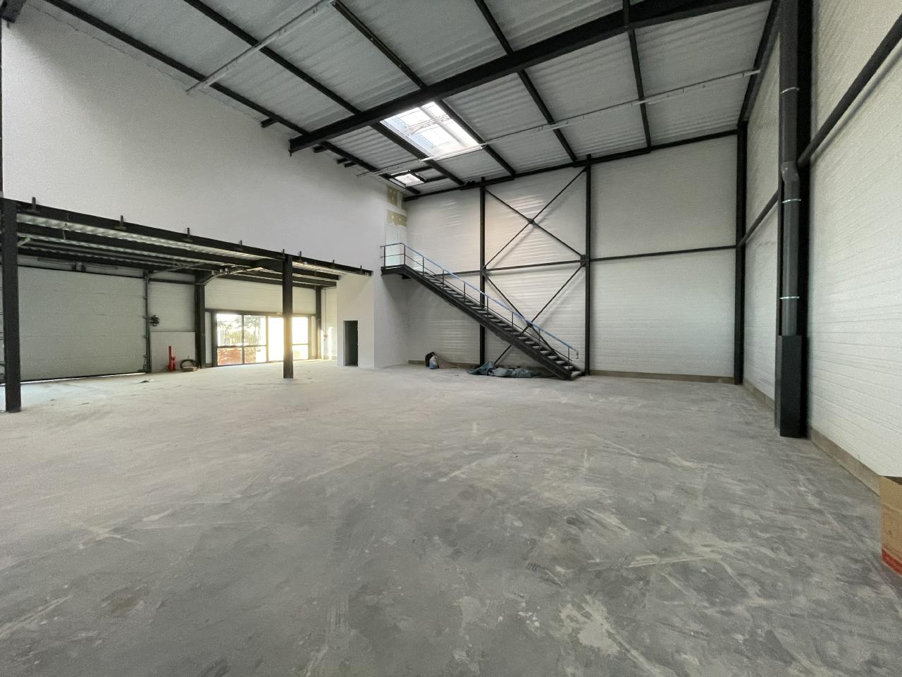 Local d'activité Saint-Quentin-Fallavier 1740m² Location local d'activité Saint-Quentin-Fallavier Isère OLACT2316912 4
